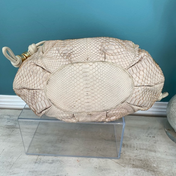 Michael Kors python large green bag with gold hardware - Picture 4 of 8